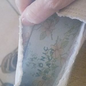 Vionic beige/ cream shoes